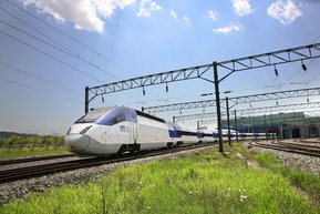 Korea Train eXpress (KTX) poate atinge pana la 300 km/h.