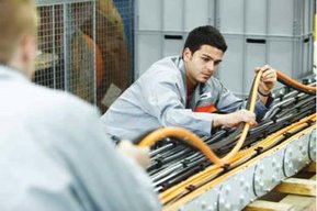 Cable chain assemblies Cable chain assemblies